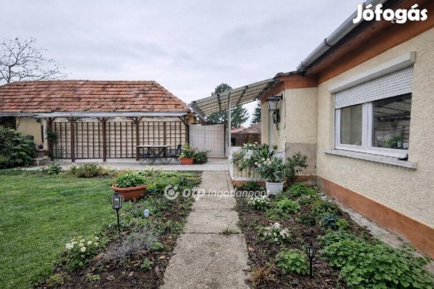 67 nm-es ház eladó Ceglédbercel