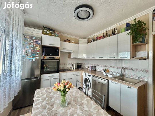 68561 Nyíregyháza - Hímes városfelöli részén, 4 szobás lakás jó állapo