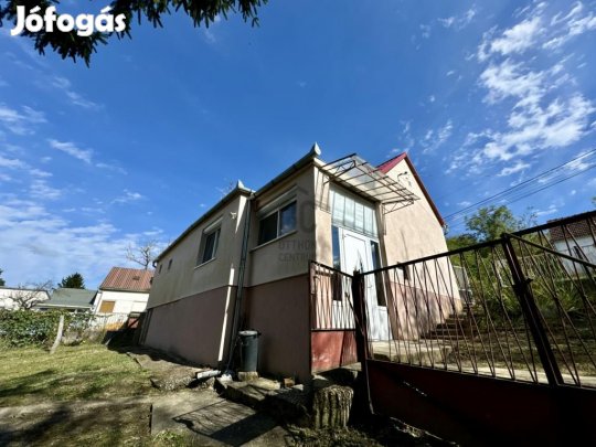 69 nm-es ház eladó Eszteregnye