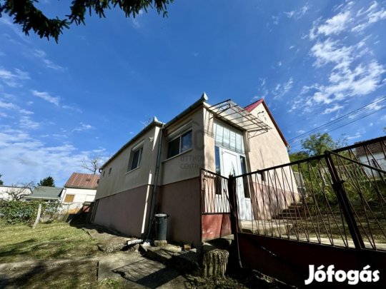 69 nm-es ház eladó Eszteregnye
