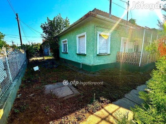 69 nm-es ház eladó Újszilvás