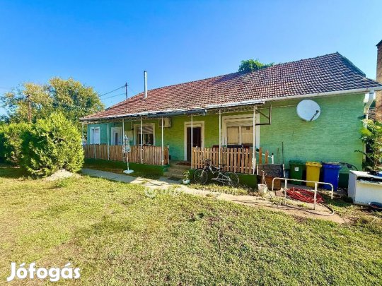 69 nm-es ház eladó Újszilvás