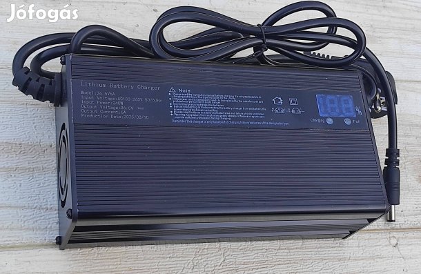6A, 36.5V, 240W, 10S, Lifepo4 akkutöltő, töltöttségi szint kijelzővel