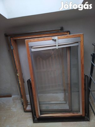 6 db bontott műanyag +1 db fa Schindler tetőtéri ablak