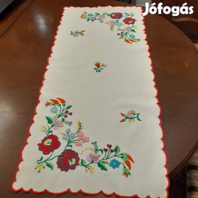 6 db kézzel hímzett asztalnemű