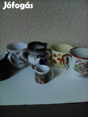 6 db különböző kerámia mini díszes poharak