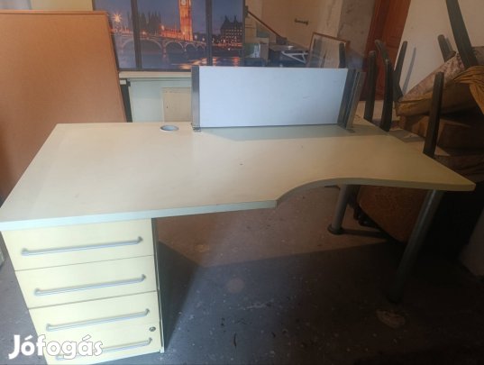 6 db olasz íróasztal, iroda berendezés, üveg tárgyaló asztal 