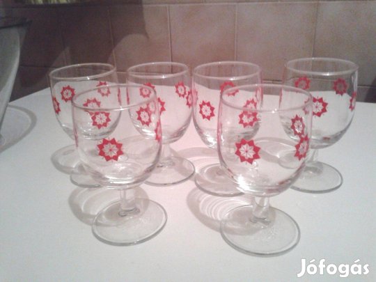 6 db retró boros pohár vitrinben tartott 3500,-Ft