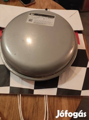 6 literes víztartály