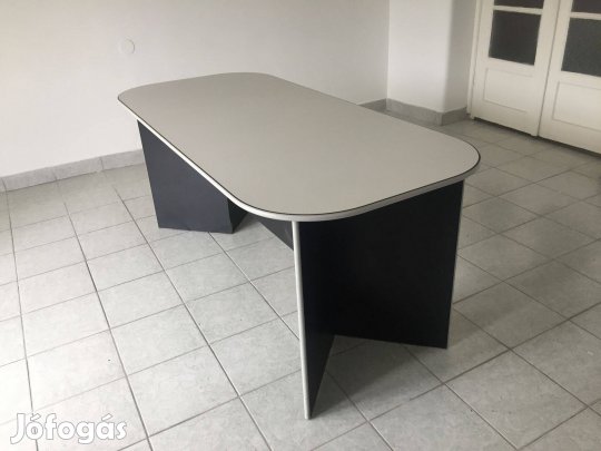 6 személyes asztal ( teraszra is)