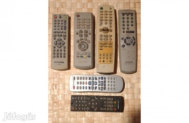 6db régi távirányító és egy doboznyi régi kábel olcsón