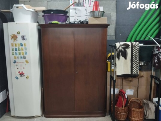 70 éves eredeti Sifon szekrény eladó!