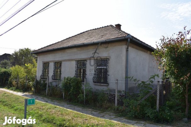 70 nm-es ház eladó Abony