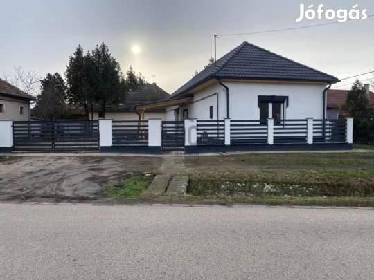 70 nm-es ház eladó Abony