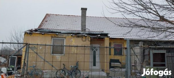 70 nm-es ház eladó Cegléd
