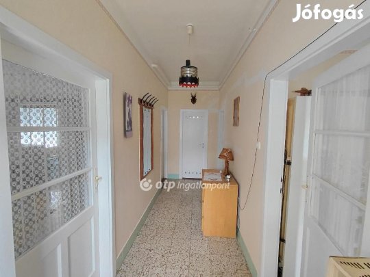 70 nm-es ház eladó Csány