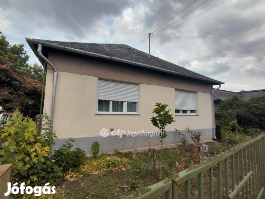 70 nm-es ház eladó Csány