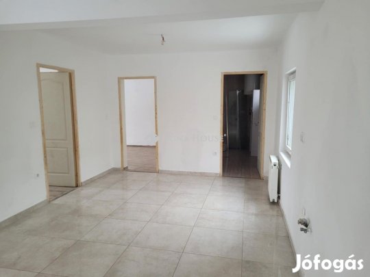 70 nm-es ház eladó Esztergom