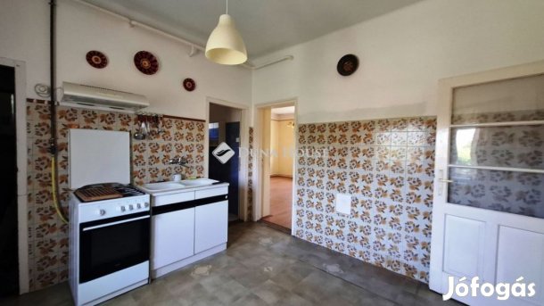 70 nm-es ház eladó Füle