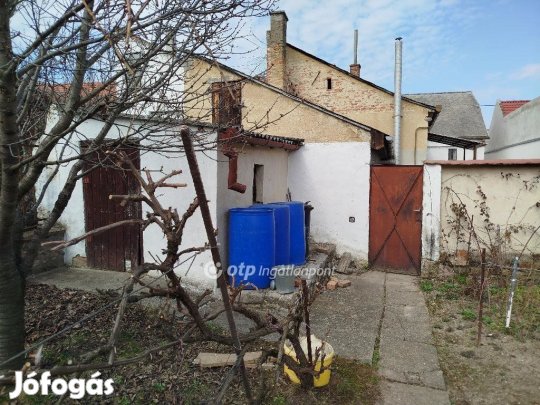 70 nm-es ház eladó Pécs