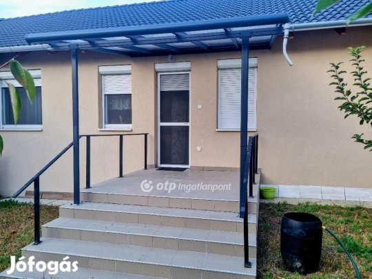 70 nm-es ház eladó Tököl