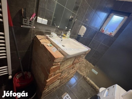 70 nm-es ház eladó Úri