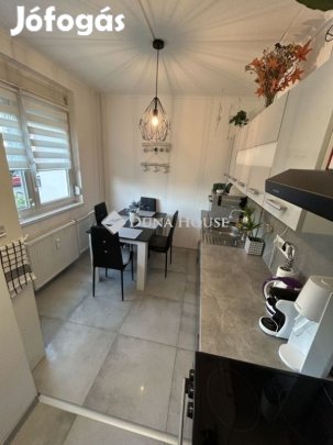 70 nm-es lakás eladó Veszprém