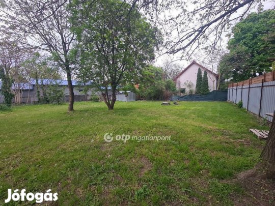 716 nm-es telek eladó Taksony