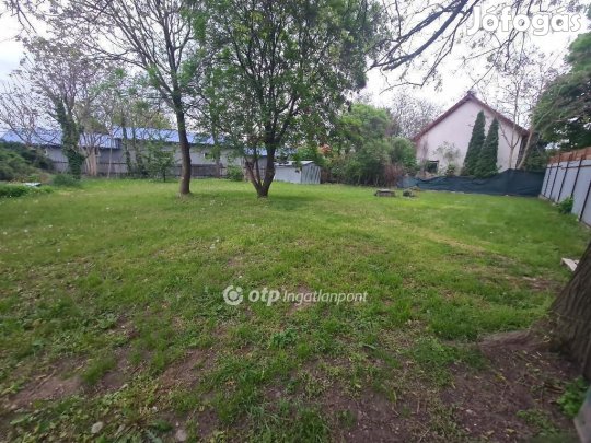 716 nm-es telek eladó Taksony