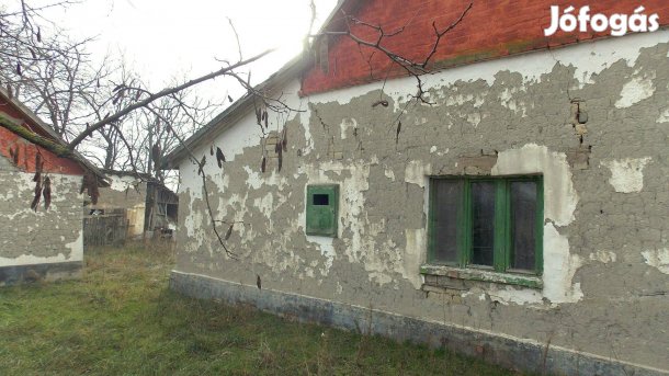 71 m2-es ház 1,3 hektár területtel eladó Pusztaszeren