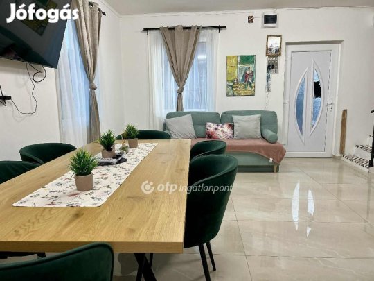 71 nm-es ház eladó Cegléd