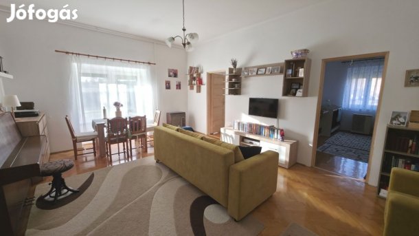 72 m2-es földszinti 3 szobás tégla lakás zárt udvarban eladó