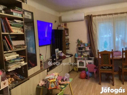 72 nm-es ház eladó Érd