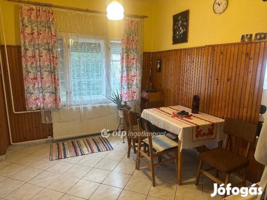 72 nm-es ház eladó Érd