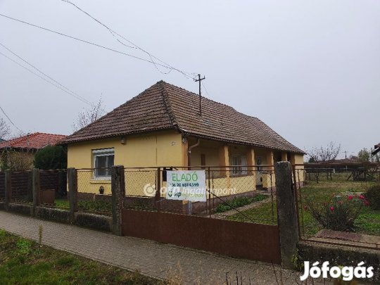 72 nm-es ház eladó Iváncsa