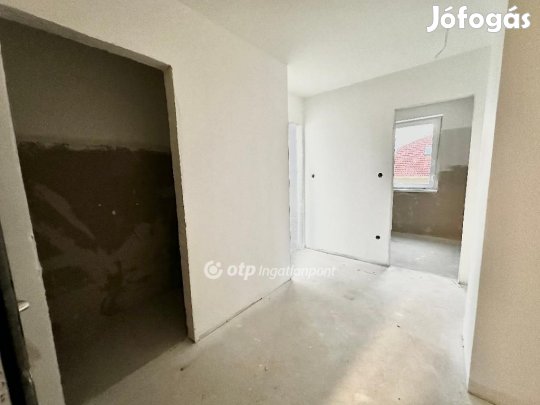73 nm-es lakás eladó Komárom
