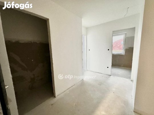 73 nm-es lakás eladó Komárom