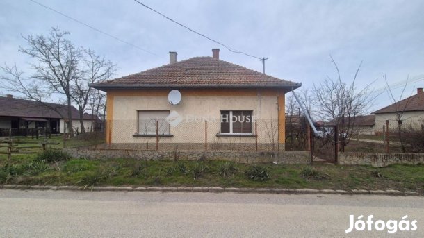 74 nm-es ház eladó Tiszakécske