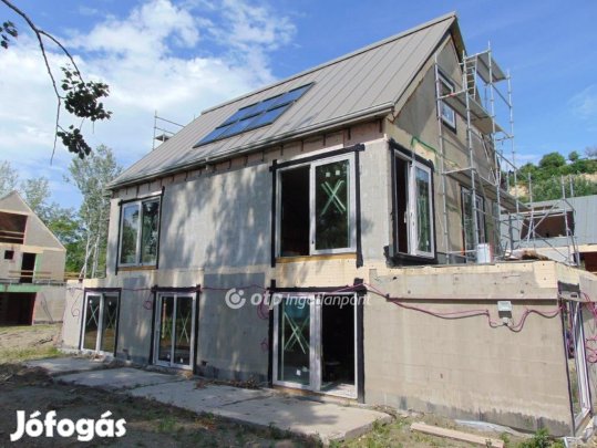 74 nm-es lakás eladó Balatonakarattya