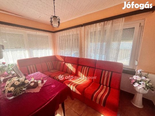 75 nm-es ház eladó Szomolya