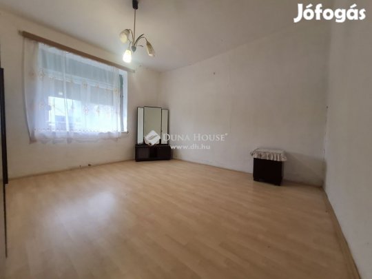 75 nm-es ház eladó Zics