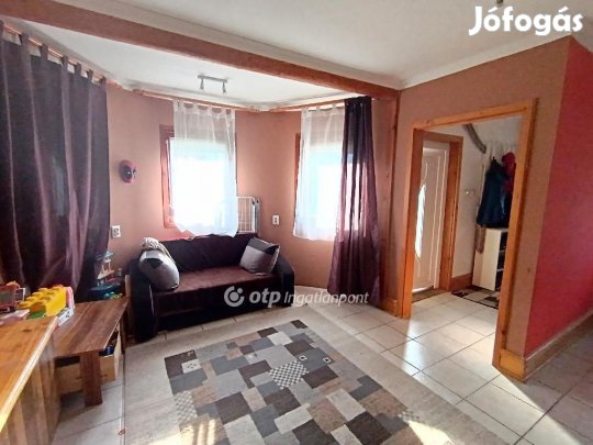 76 nm-es ház eladó Szajol