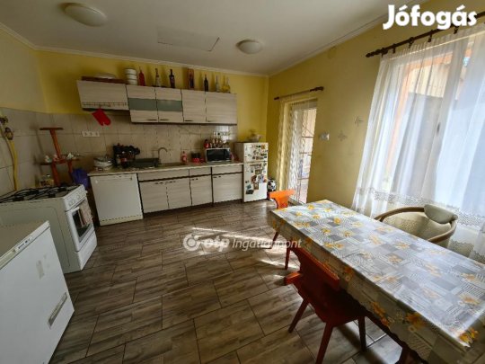 77 nm-es ház eladó Kunhegyes