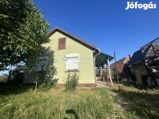 77 nm-es ház eladó Úri