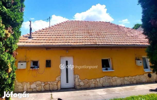 78 nm-es ház eladó Cegléd