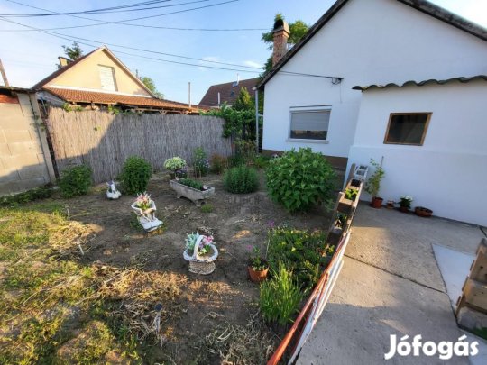 78 nm-es ház eladó Monor