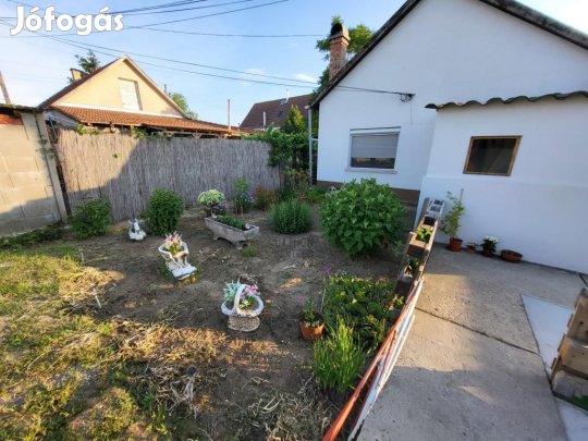 78 nm-es ház eladó Monor