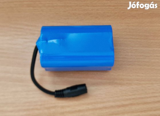 7.4V 11000 mAh minőségi akkumulátor etetőhajóhoz lámpákhoz stb