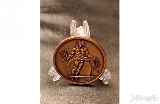 7,5 cm-es érem, érme tartó, vagy kis tányér tartó bak