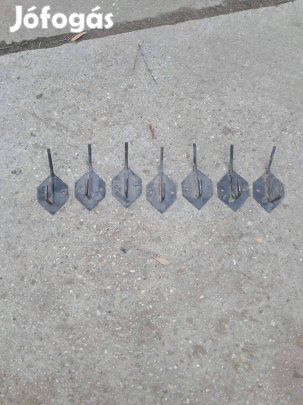 7 darab ruha akasztó, ruhaakasztó 300Ft/darabáron eladó